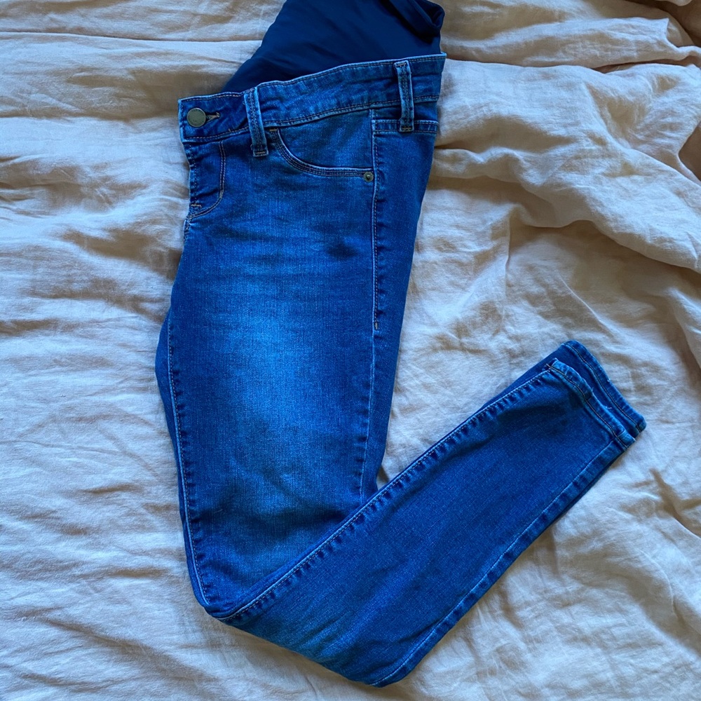 Old navy skinny maternity jeans.